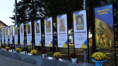 Алея пам’яті захисників у Шацьку Алея пам’яті захисників у Шацьку
