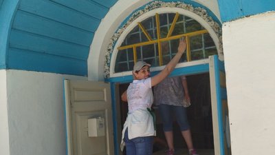 На Тернопільщині до свята підготували храм, де богослужіння відбуваються лише двічі на рік На Тернопільщині до свята підготували храм, де богослужіння відбуваються лише двічі на рік