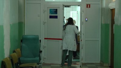 "Госпіталізуємо в ручному режимі". Як працюють медики Надвірнянської ЦЛР під час пандемії COVID-19