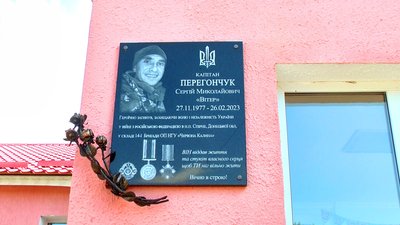 На Вінниччині відкрили меморіальні дошки двом захисникам На Вінниччині відкрили меморіальні дошки двом захисникам