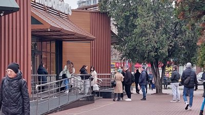 Відкриття без попередження: у Черкасах відновив роботу МакДональдз Відкриття без попередження: у Черкасах відновив роботу МакДональдз