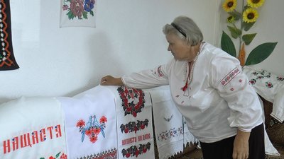 "Моє улюблене заняття": у терцентрі на Полтавщині пенсіонери займаються вишиванням "Моє улюблене заняття": у терцентрі на Полтавщині пенсіонери займаються вишиванням