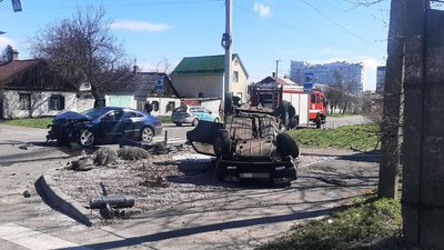 ДТП у Черкасах: два легковики не розминулися. Трьох людей ушпиталили