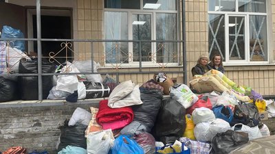 "5 тепловізорів зібрали. Ми — одна сім’я". Історія сумської волонтерки Оксани Зіненко "5 тепловізорів зібрали. Ми — одна сім’я". Історія сумської волонтерки Оксани Зіненко