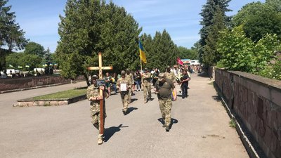 У Тернополі попрощалися з військовослужбовцем Сергієм Шишковським У Тернополі попрощалися з військовослужбовцем Сергієм Шишковським