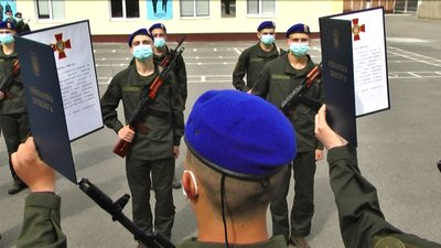 У Вінниці 45 нацгвардійців склали присягу на вірність українському народу У Вінниці 45 нацгвардійців склали присягу на вірність українському народу