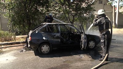 У Херсоні під час руху загорілась автівка