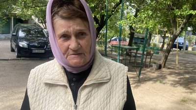 Місцева жителька Наталя у своєму дворі, Миколаїв, 22 травня 2025 року Місцева жителька Наталя у своєму дворі, Миколаїв, 22 травня 2025 року