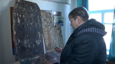 На Чернігівщині знайшли ікони в стінах напіврозваленої будівлі На Чернігівщині знайшли ікони в стінах напіврозваленої будівлі
