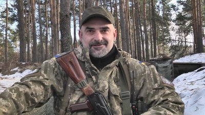 Боєць волинської тероборони освоює медичну справу у війську та навчає побратимів