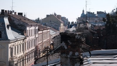 "Хотів мати щось особливе". Як чернівчанин облаштував на даху будинку оглядовий майданчик "Хотів мати щось особливе". Як чернівчанин облаштував на даху будинку оглядовий майданчик