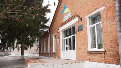 "Треба ж хлопцям нашим допомагати на фронті": підопічні психоневрологічного інтернату на Сумщині в'яжуть сітки для ЗСУ "Треба ж хлопцям нашим допомагати на фронті": підопічні психоневрологічного інтернату на Сумщині в'яжуть сітки для ЗСУ