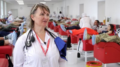 У Черкасах спецслужбовці здали кров для захисників України У Черкасах спецслужбовці здали кров для захисників України