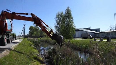 Річку Рокач у Гостомелі розчищають від сміття