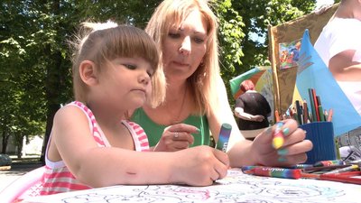 "Бібліотека під парасолькою": для черкащан влаштували вуличну акцію