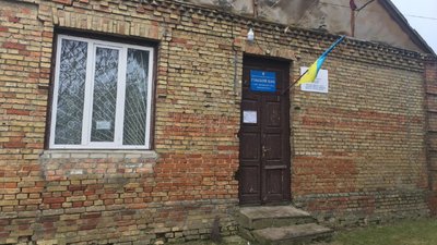 Грубку натопили, столи розставили: як голосують в покинутому сільському клубі під Луцьком Грубку натопили, столи розставили: як голосують в покинутому сільському клубі під Луцьком
