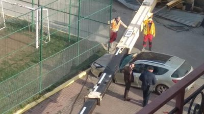 Внаслідок падіння стріли будівельного крану в Ужгороді травмованих немає