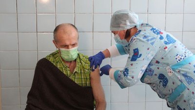 На Донеччині та Луганщині за добу від COVID-19 вакцинували понад 5000 людей