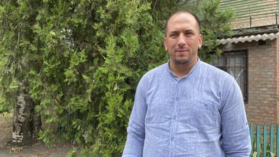Конфлікт через бетонну перешкоду. У Миколаєві мешканці будинку перекрили дворовий проїзд Конфлікт через бетонну перешкоду. У Миколаєві мешканці будинку перекрили дворовий проїзд