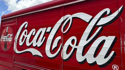 Coca-Cola знову показала створену ШІ різдвяну рекламу — і знову отримала хвилю критики