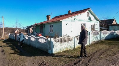 Колишнє подружжя ділить в суді квадратні метри, які купили за благодійні гроші волинян Колишнє подружжя ділить в суді квадратні метри, які купили за благодійні гроші волинян
