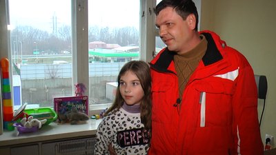 Актори з Лисичанська у Дніпрі влаштували свято для дітей-переселенців Актори з Лисичанська у Дніпрі влаштували свято для дітей-переселенців