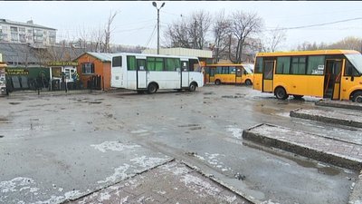 Десятки травмованих, проблеми з транспортом та школярі на дистанційці. Ожеледиця у Сумах Десятки травмованих, проблеми з транспортом та школярі на дистанційці. Ожеледиця у Сумах