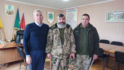 Військовому з Черкащини вручили нагрудний знак від Міноборони