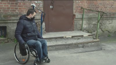 У Вінниці за гроші територіальної громади встановлюють пандуси У Вінниці за гроші територіальної громади встановлюють пандуси