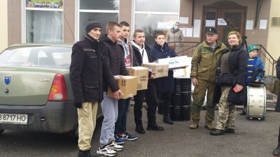 Мешканці Жмеринської громади на Вінниччині зібрали три тонни гумвантажу на Схід України Мешканці Жмеринської громади на Вінниччині зібрали три тонни гумвантажу на Схід України