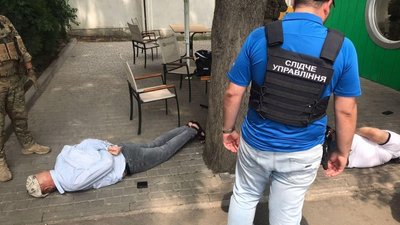Жителя Миколаївщини та іноземця підозрюють у незаконній переправі призовників за кордон