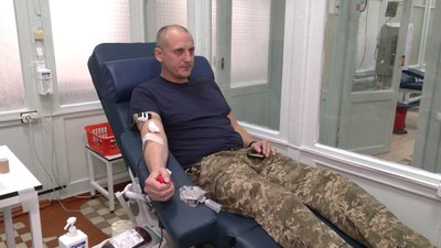 Військовослужбовці стали донорами крові у Рівному Військовослужбовці стали донорами крові у Рівному
