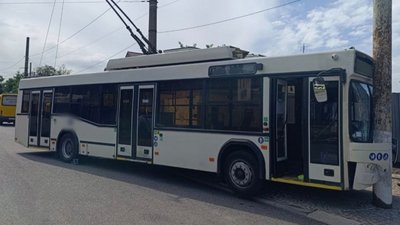 Тролейбус врізався в стовп