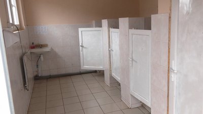 У ліцеї у Верхній Петрівцях бракує туалетів У ліцеї у Верхній Петрівцях бракує туалетів