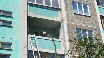 Чернігівські рятувальники за 6 хвилин загасили пожежу на вулиці Софії Русової Чернігівські рятувальники за 6 хвилин загасили пожежу на вулиці Софії Русової