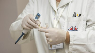 До окупованого Криму з Москви знову привезли коронавірус