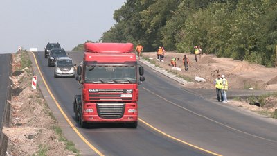 Біля Рівного "погнулась" нова дорога. В чому причина та хто це усуватиме Біля Рівного "погнулась" нова дорога. В чому причина та хто це усуватиме