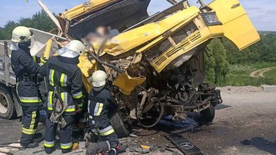 На Львівщині зіткнулися дві вантажівки: загинув пасажир На Львівщині зіткнулися дві вантажівки: загинув пасажир