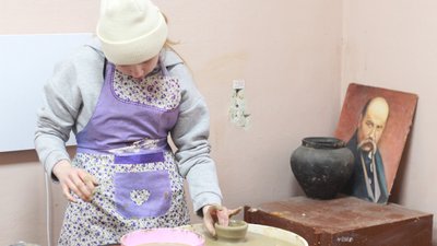 У Каневі на Черкащині провели майстерклас із гончарства У Каневі на Черкащині провели майстерклас із гончарства