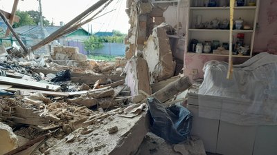 “Дому немає, Свєти немає. Завалило повністю. Я нічого не міг зробити”. Очевидці про обстріли у Херсоні “Дому немає, Свєти немає. Завалило повністю. Я нічого не міг зробити”. Очевидці про обстріли у Херсоні