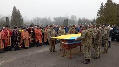 У Тернополі попрощалися із загиблим бійцем Тарасом Холявою