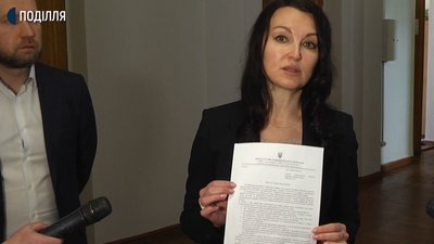 Голова фракції "Європейська солідарність" Аліна Коваль каже, що має багато запитань щодо вакцинації від COVID-19 до урядовців та голови ОДА. Фото: Суспільне. Поділля.