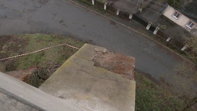 В Острозі обвалилась частина покриття вежі В Острозі обвалилась частина покриття вежі