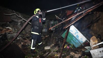 В Одесі через дронову атаку РФ пошкоджено житлові будинки та автівки В Одесі через дронову атаку РФ пошкоджено житлові будинки та автівки