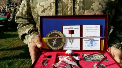 Військові, медики та волонтери: кому в Луцьку вручили орден "Народного героя України"