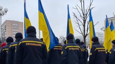 У Черкасах розгорнули прапор єднання. Фоторепортаж У Черкасах розгорнули прапор єднання. Фоторепортаж