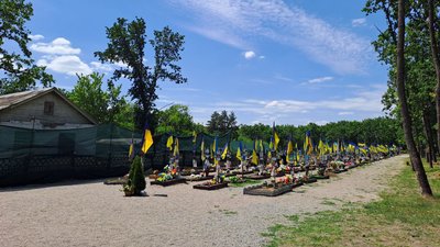 У Кропивницькому почали реконструювати Алеї почесних воїнських поховань