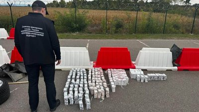 На ПП «Велика Паладь» в автомобілі виявили більше 2000 пачок сигарет