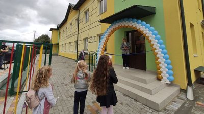 На Тернопільщині відкрили початкову школу з дитячим садком