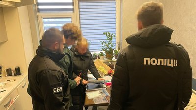 Посадовців Ужгородської міської ради підозрюють у привласненні бюджетних коштів під час війни Посадовців Ужгородської міської ради підозрюють у привласненні бюджетних коштів під час війни